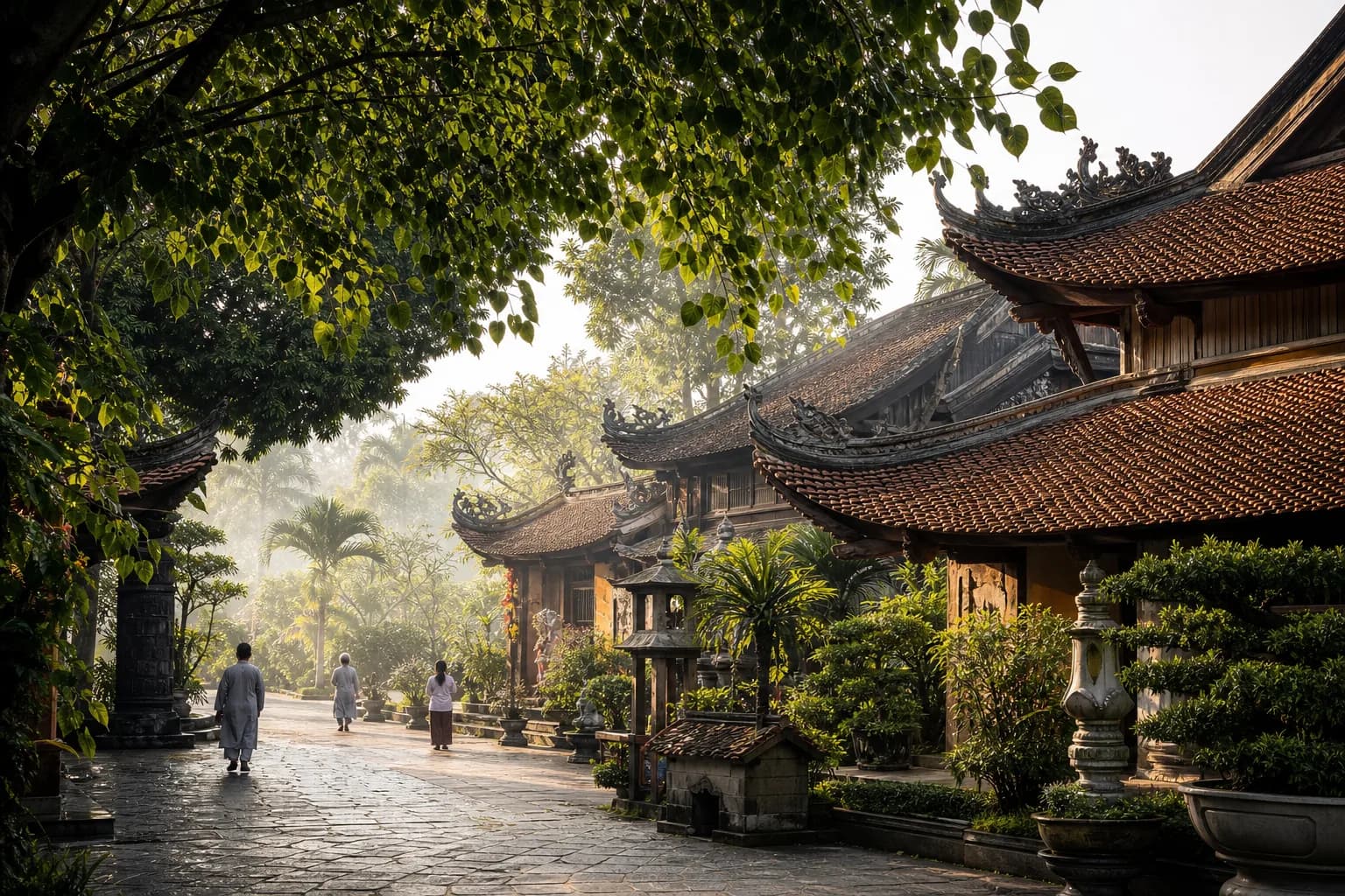 Không gian chùa Việt Nam buổi sớm